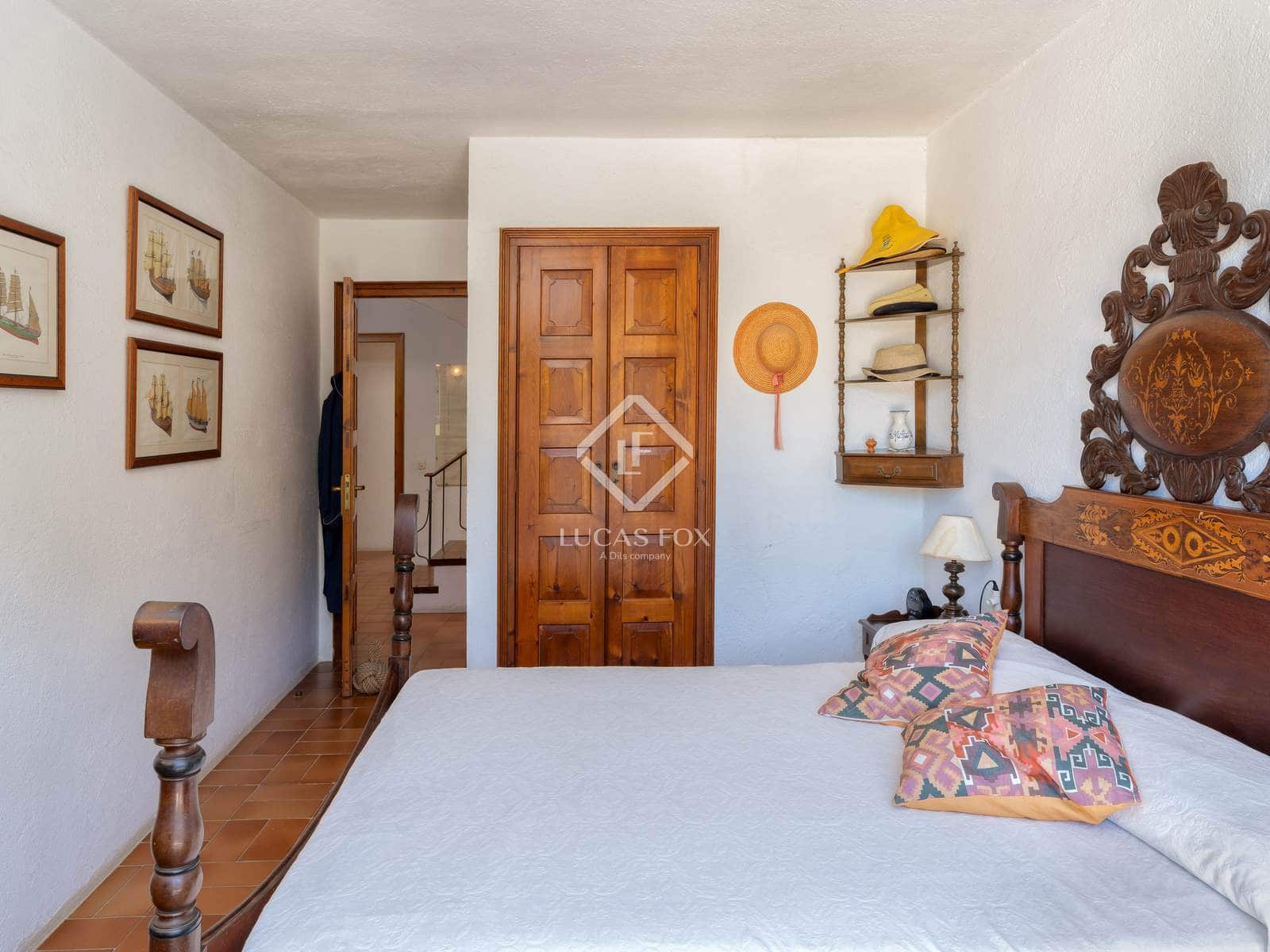 4 bedroom Villa for sale in Sa Riera with garage - € 1,080,000 (Ref: 9288259)