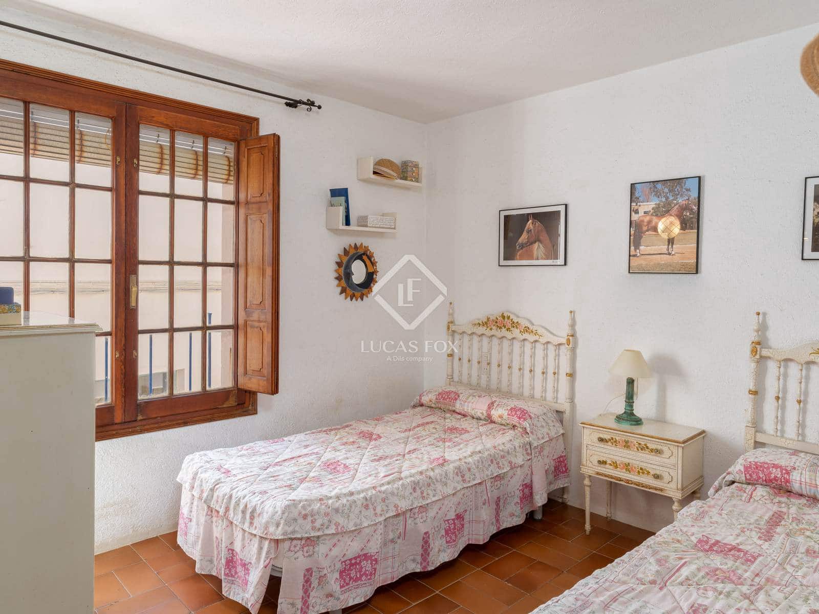 4 bedroom Villa for sale in Sa Riera with garage - € 1,080,000 (Ref: 9288259)