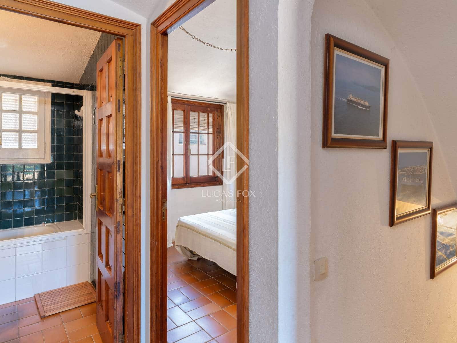 4 bedroom Villa for sale in Sa Riera with garage - € 1,080,000 (Ref: 9288259)