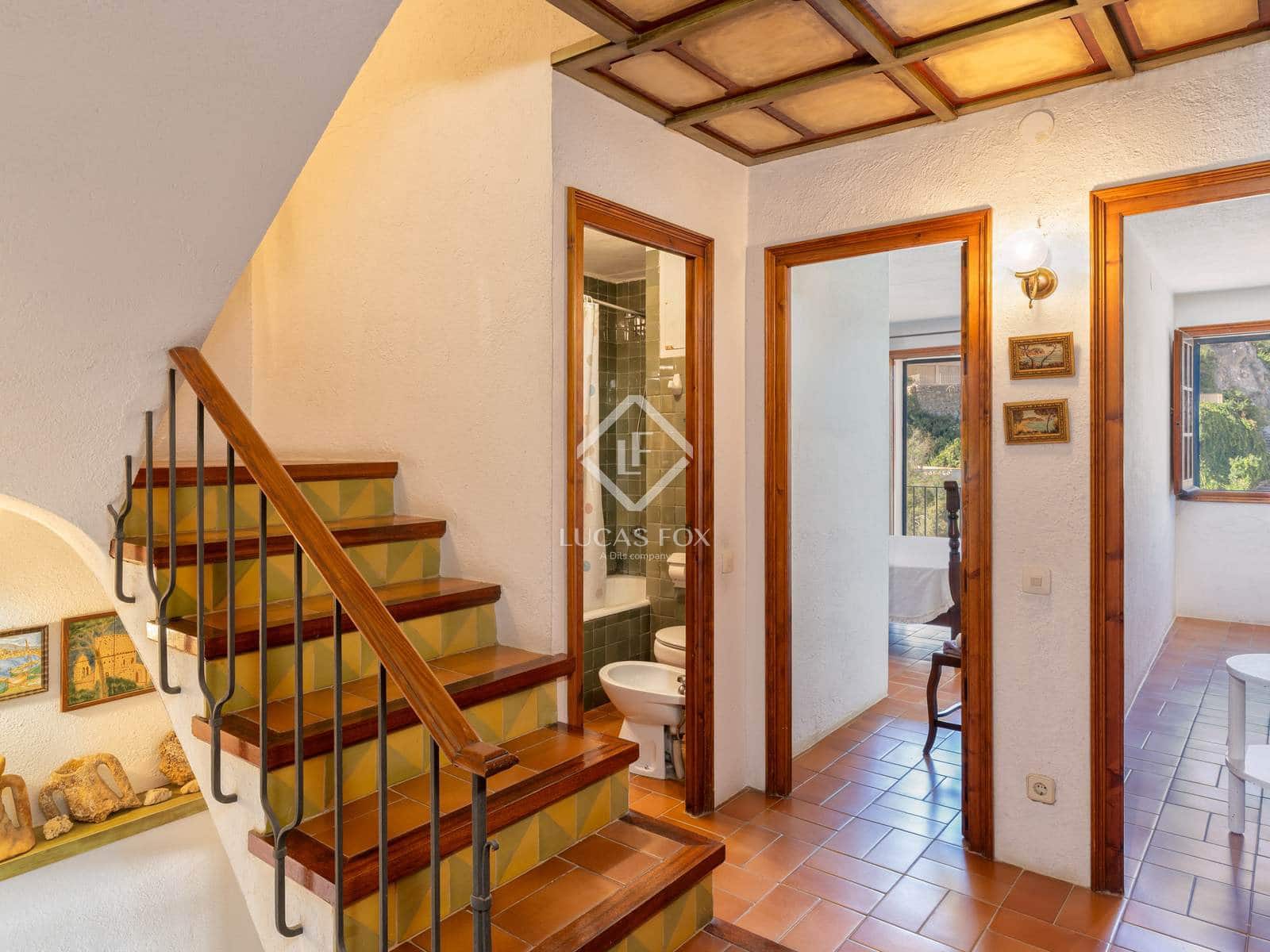 4 bedroom Villa for sale in Sa Riera with garage - € 1,080,000 (Ref: 9288259)