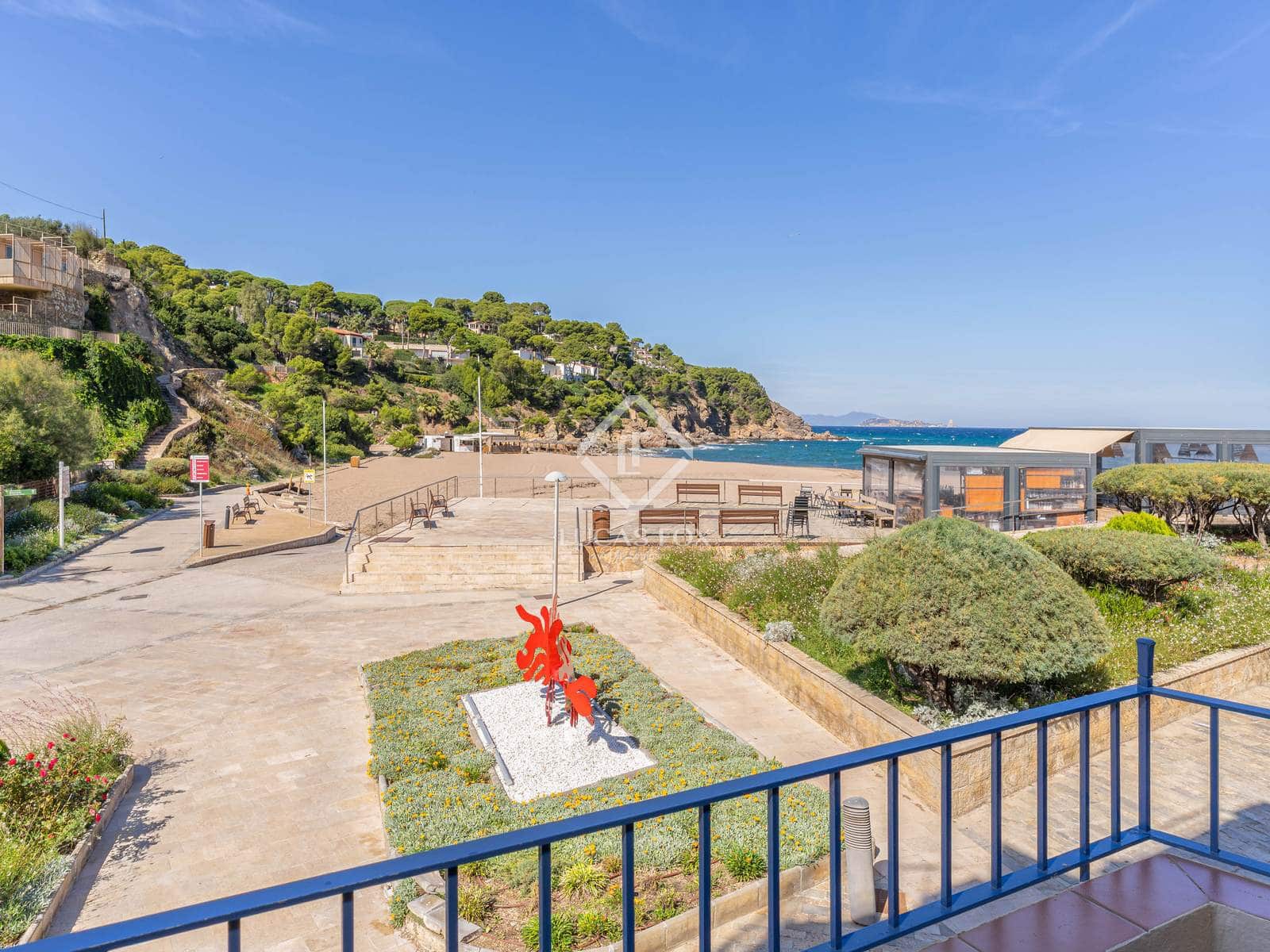 4 bedroom Villa for sale in Sa Riera with garage - € 1,080,000 (Ref: 9288259)