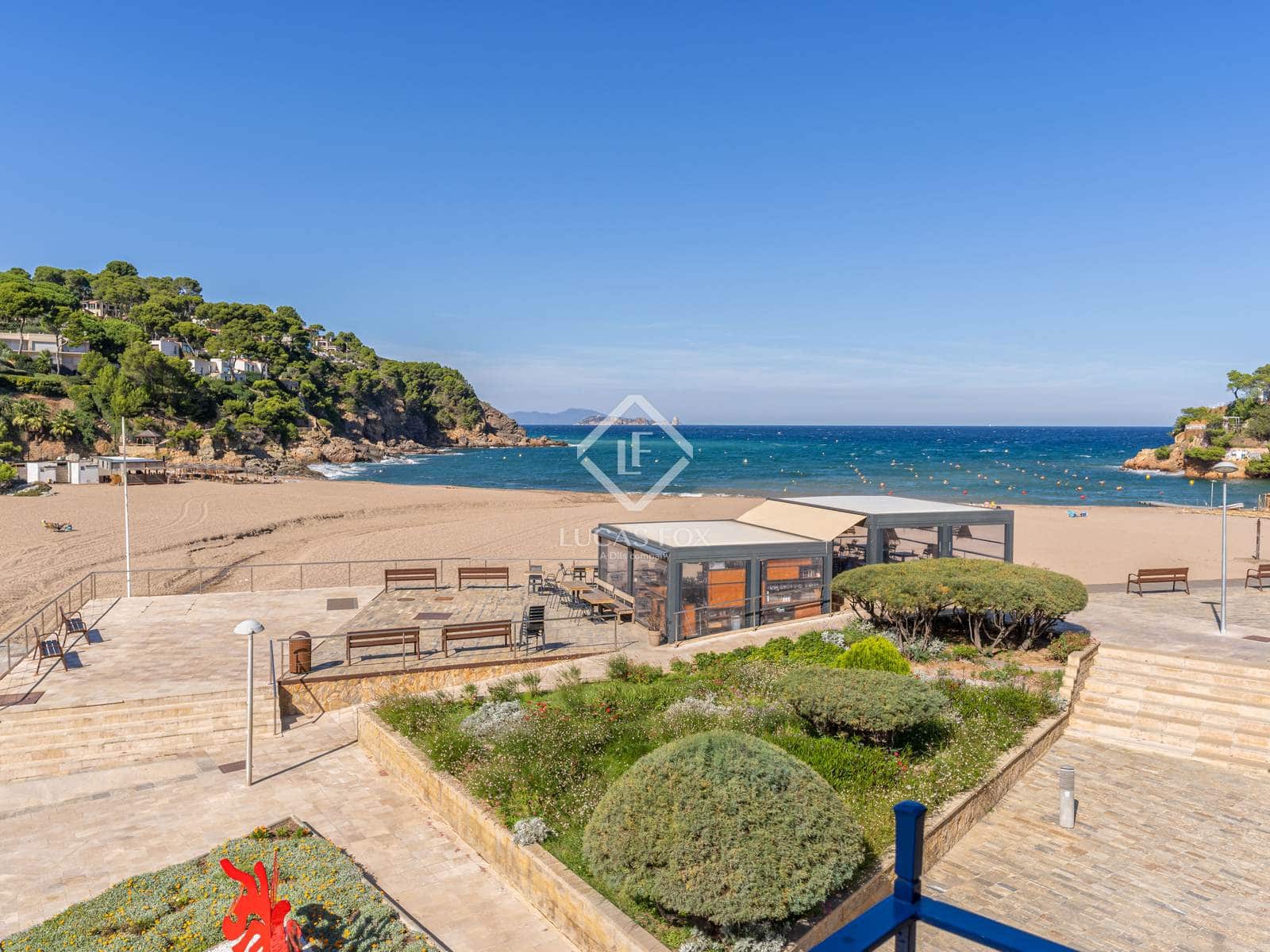 4 bedroom Villa for sale in Sa Riera with garage - € 1,080,000 (Ref: 9288259)