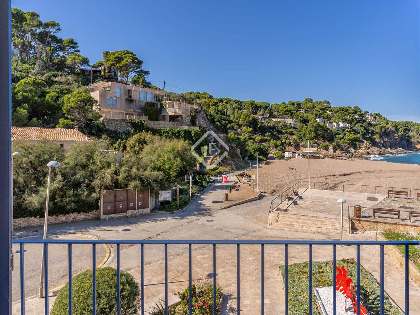 4 bedroom Villa for sale in Sa Riera with garage - € 1,080,000 (Ref: 9288259)