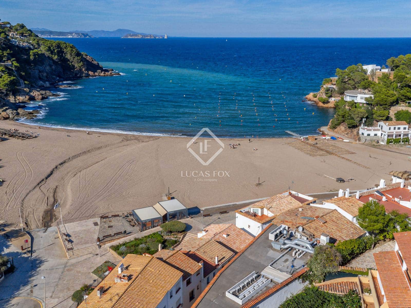 4 bedroom Villa for sale in Sa Riera with garage - € 1,080,000 (Ref: 9288259)