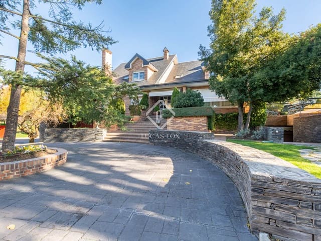 6 makuuhuone Huvila myytävänä paikassa Boadilla del Monte mukana uima-altaan 
autotalli - 2 700 000 € (Ref: 9290936)