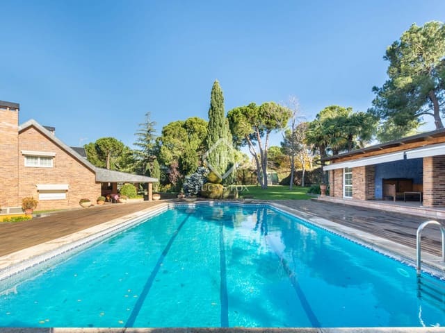 6 makuuhuone Huvila myytävänä paikassa Boadilla del Monte mukana uima-altaan 
autotalli - 2 700 000 € (Ref: 9290936)