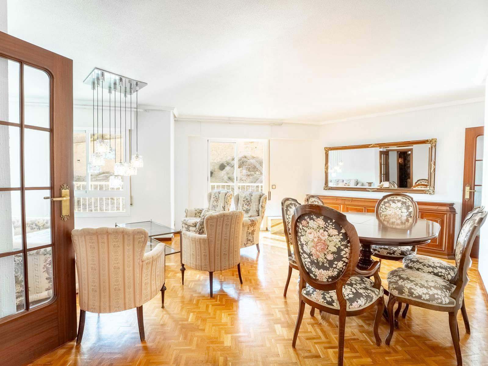 Appartement de 4 chambres à louer à Alicante ville - 1 200 € (Ref: 9293219)