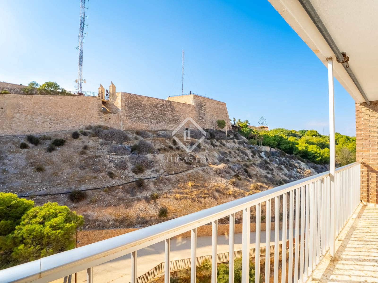 Appartement de 4 chambres à louer à Alicante ville - 1 200 € (Ref: 9293219)
