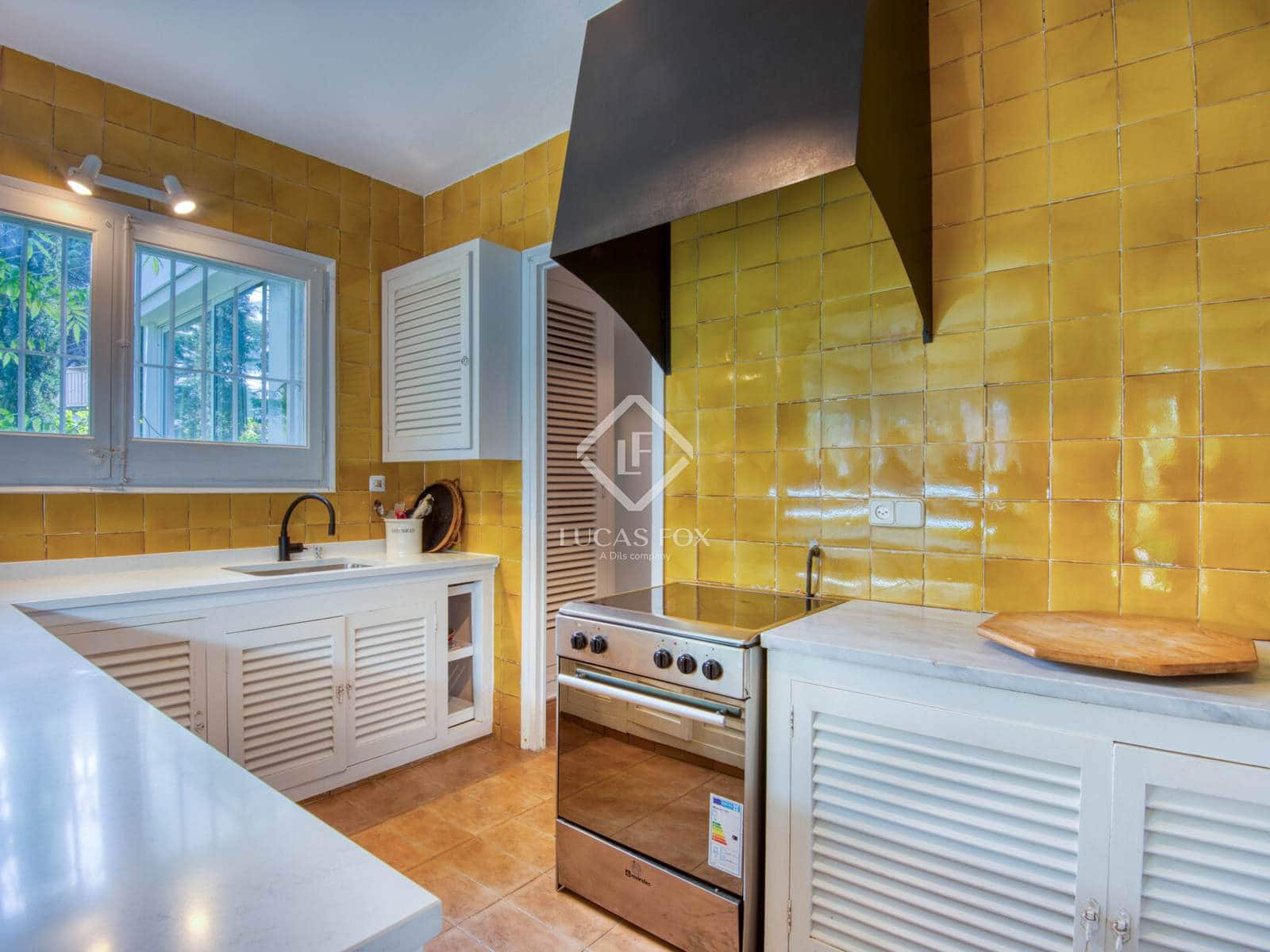 4 sypialnia Willa na sprzedaż w Santa Cristina d'Aro z basenem garażem - 1 150 000 € (Ref: 9293220)