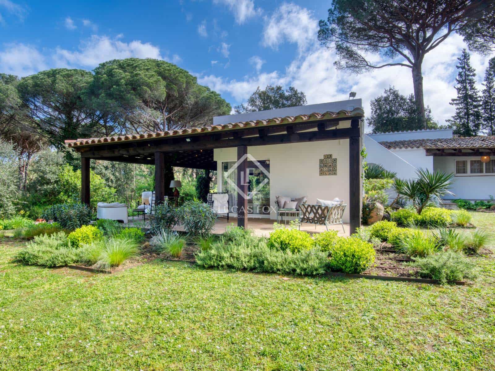 4 sypialnia Willa na sprzedaż w Santa Cristina d'Aro z basenem garażem - 1 150 000 € (Ref: 9293220)