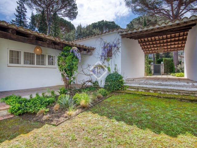 Chalet de 4 habitaciones en Santa Cristina d'Aro en venta con piscina garaje - 1.150.000 € (Ref: 9293220)