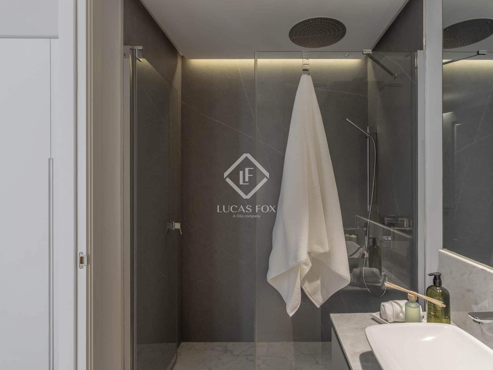 4 bedroom Penthouse for sale in Madrid city with pool garage - € 10,800,000 (Ref: 9295923)