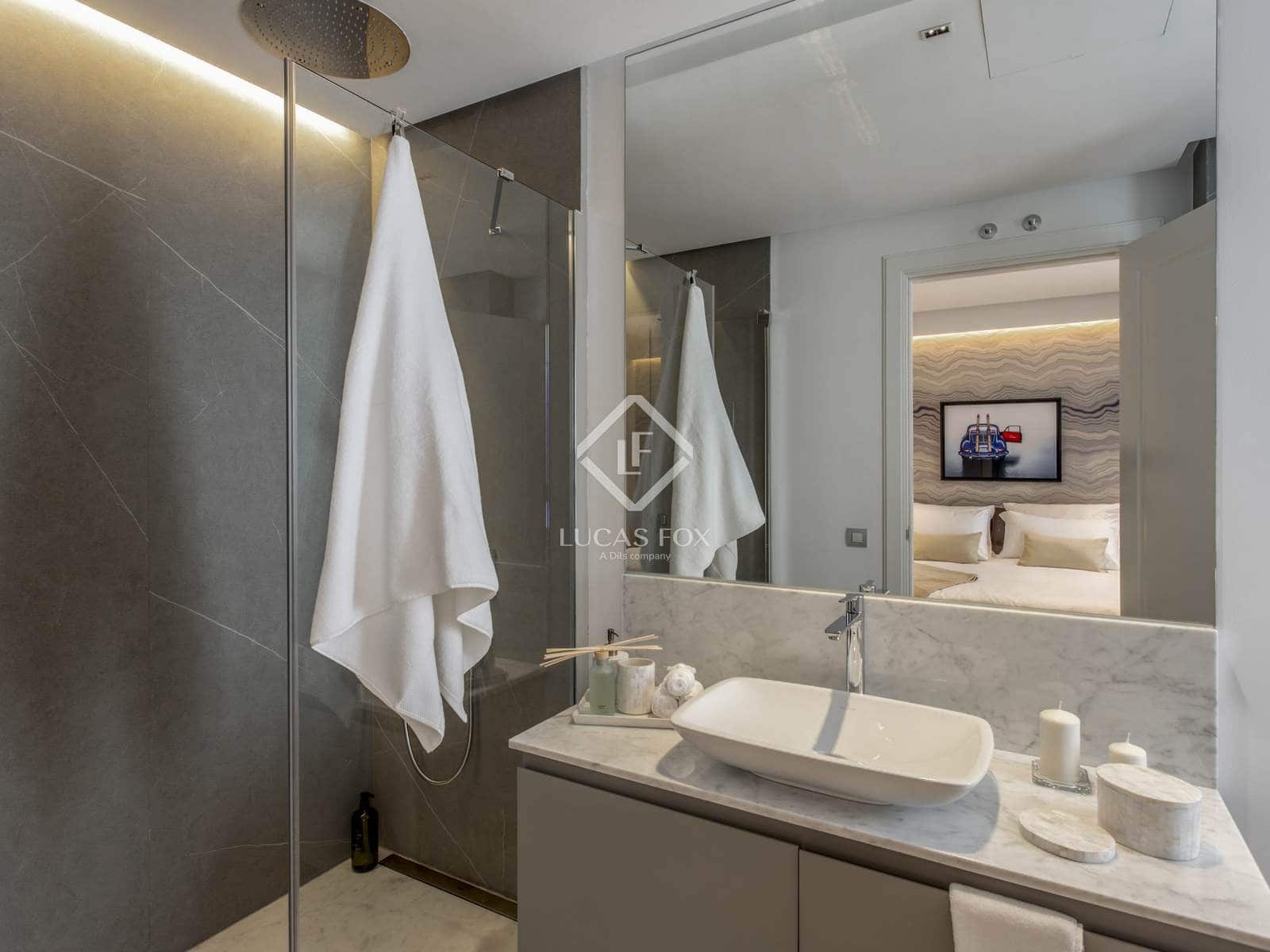 4 bedroom Penthouse for sale in Madrid city with pool garage - € 10,800,000 (Ref: 9295923)