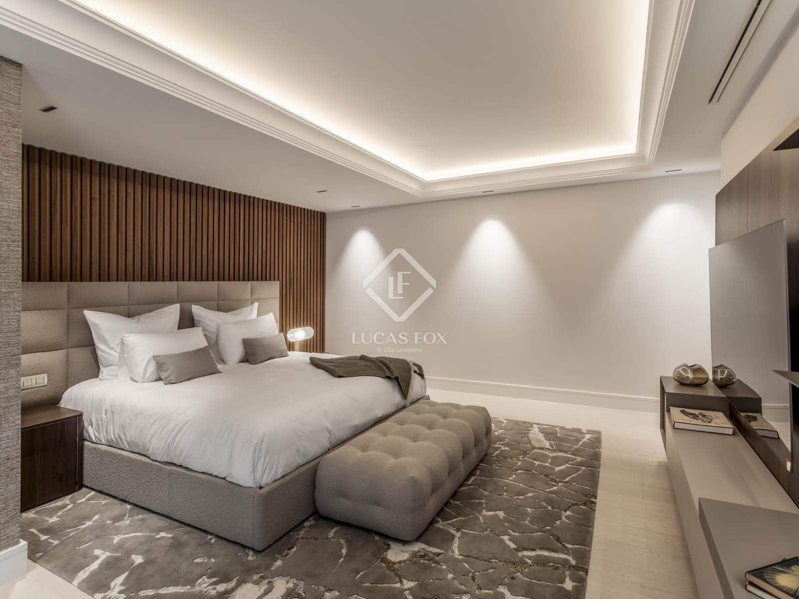 4 bedroom Penthouse for sale in Madrid city with pool garage - € 10,800,000 (Ref: 9295923)