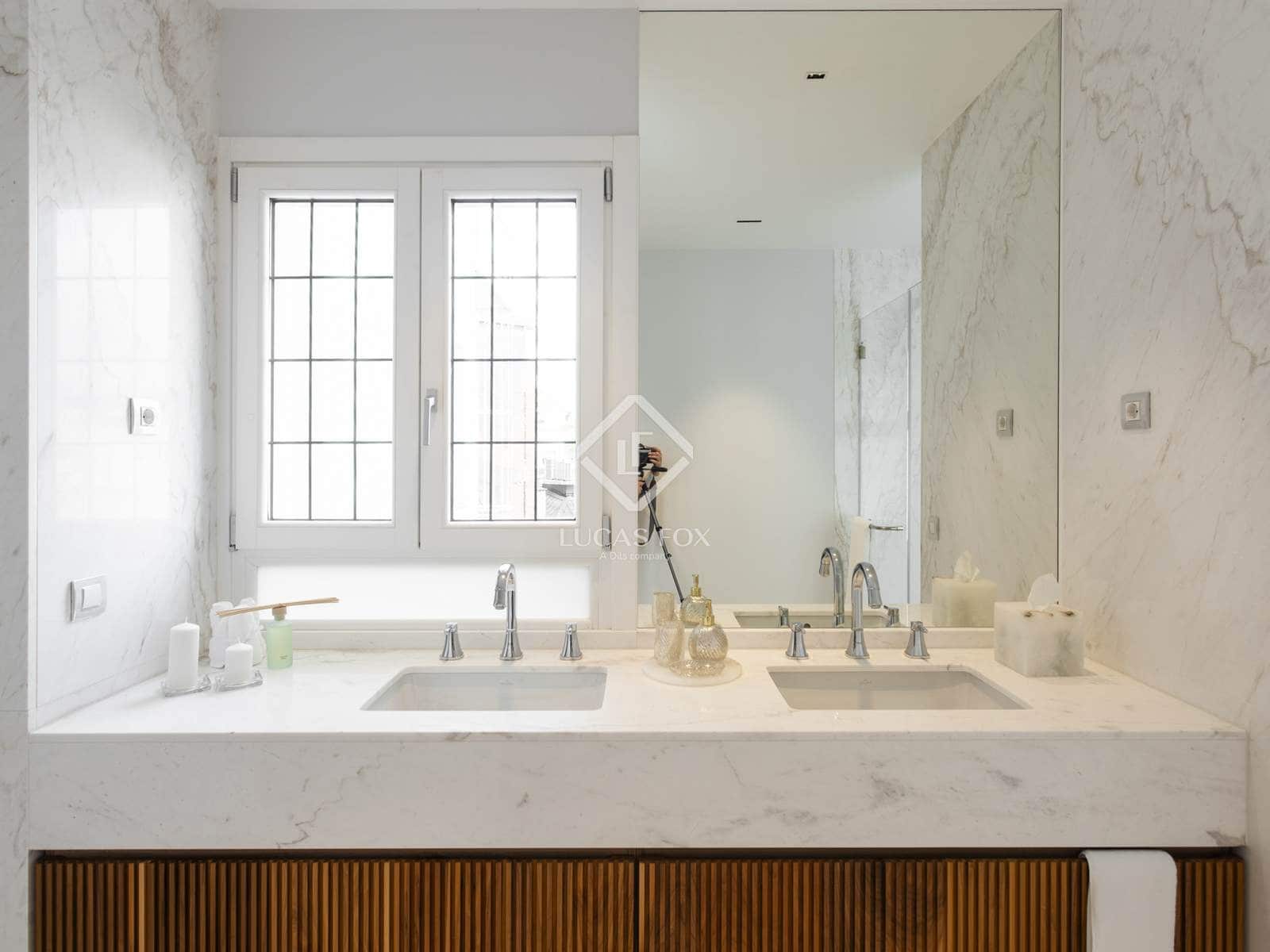 4 bedroom Penthouse for sale in Madrid city with pool garage - € 10,800,000 (Ref: 9295923)