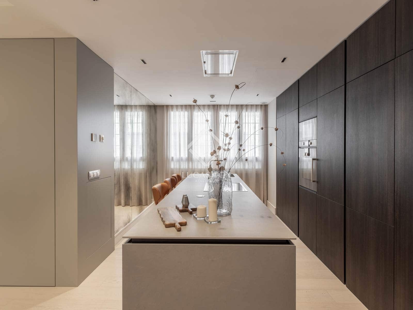 4 bedroom Penthouse for sale in Madrid city with pool garage - € 10,800,000 (Ref: 9295923)