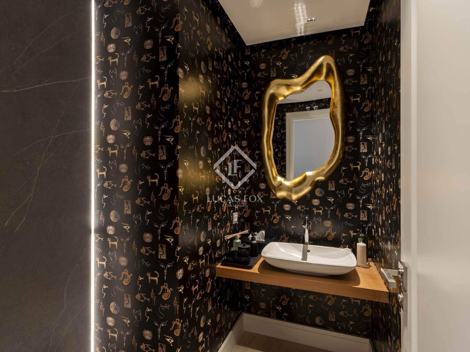 4 bedroom Penthouse for sale in Madrid city with pool garage - € 10,800,000 (Ref: 9295923)