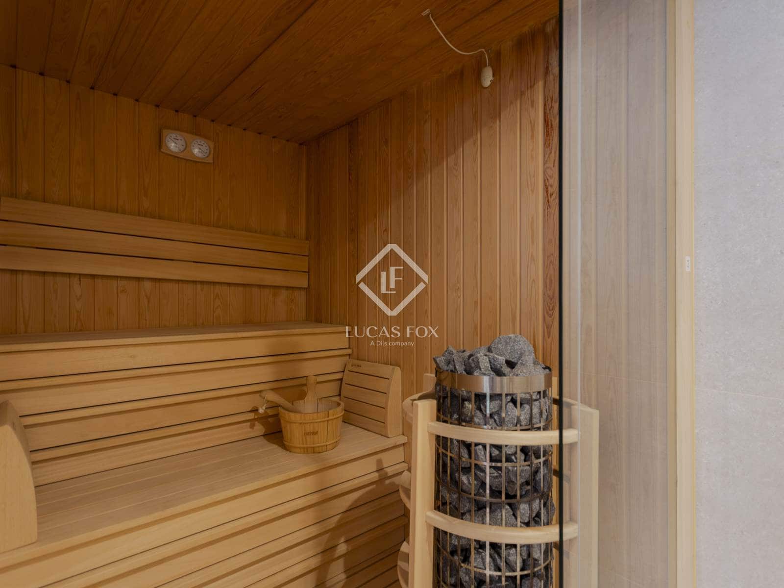 4 bedroom Penthouse for sale in Madrid city with pool garage - € 10,800,000 (Ref: 9295923)