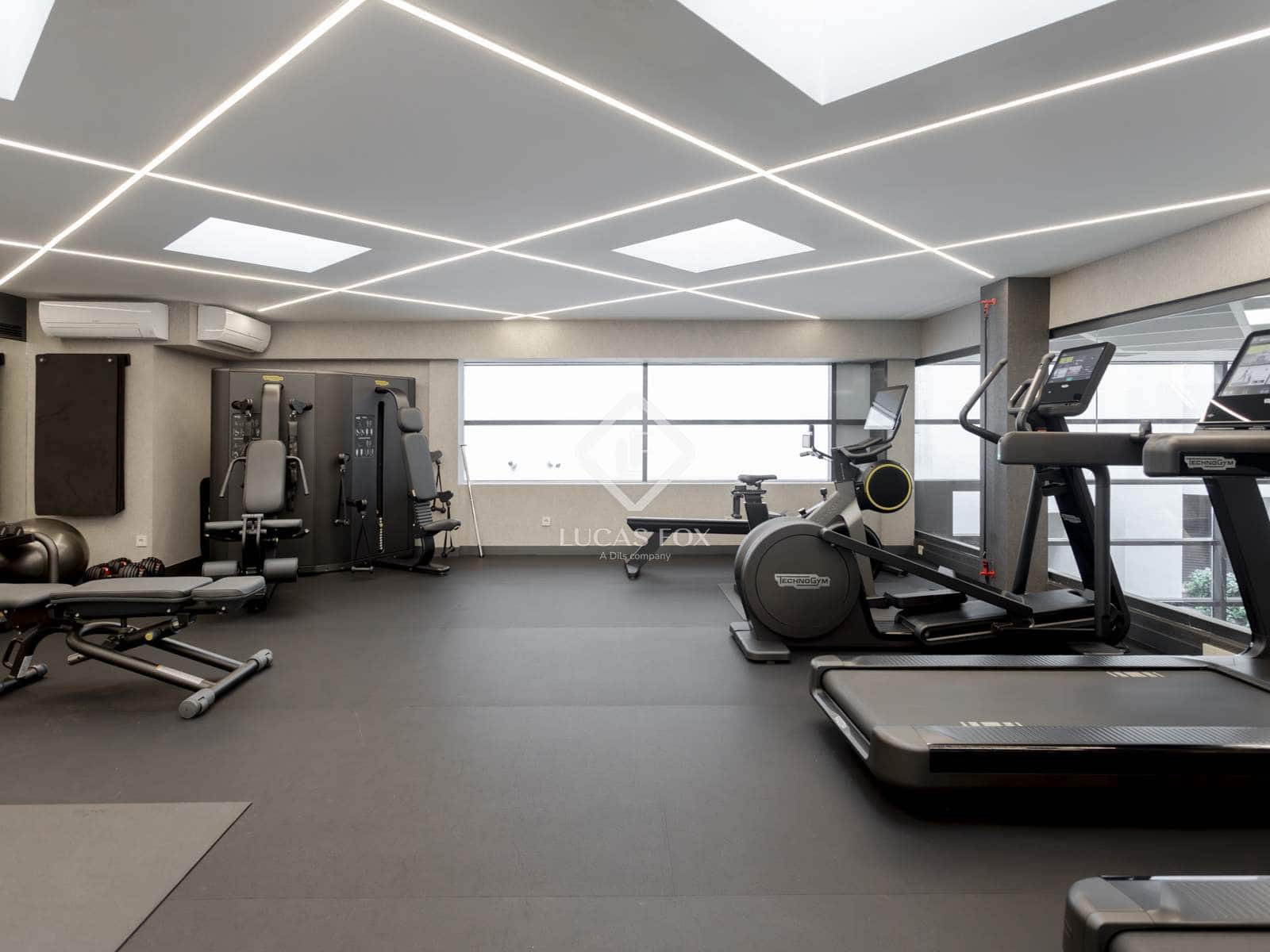 4 bedroom Penthouse for sale in Madrid city with pool garage - € 10,800,000 (Ref: 9295923)