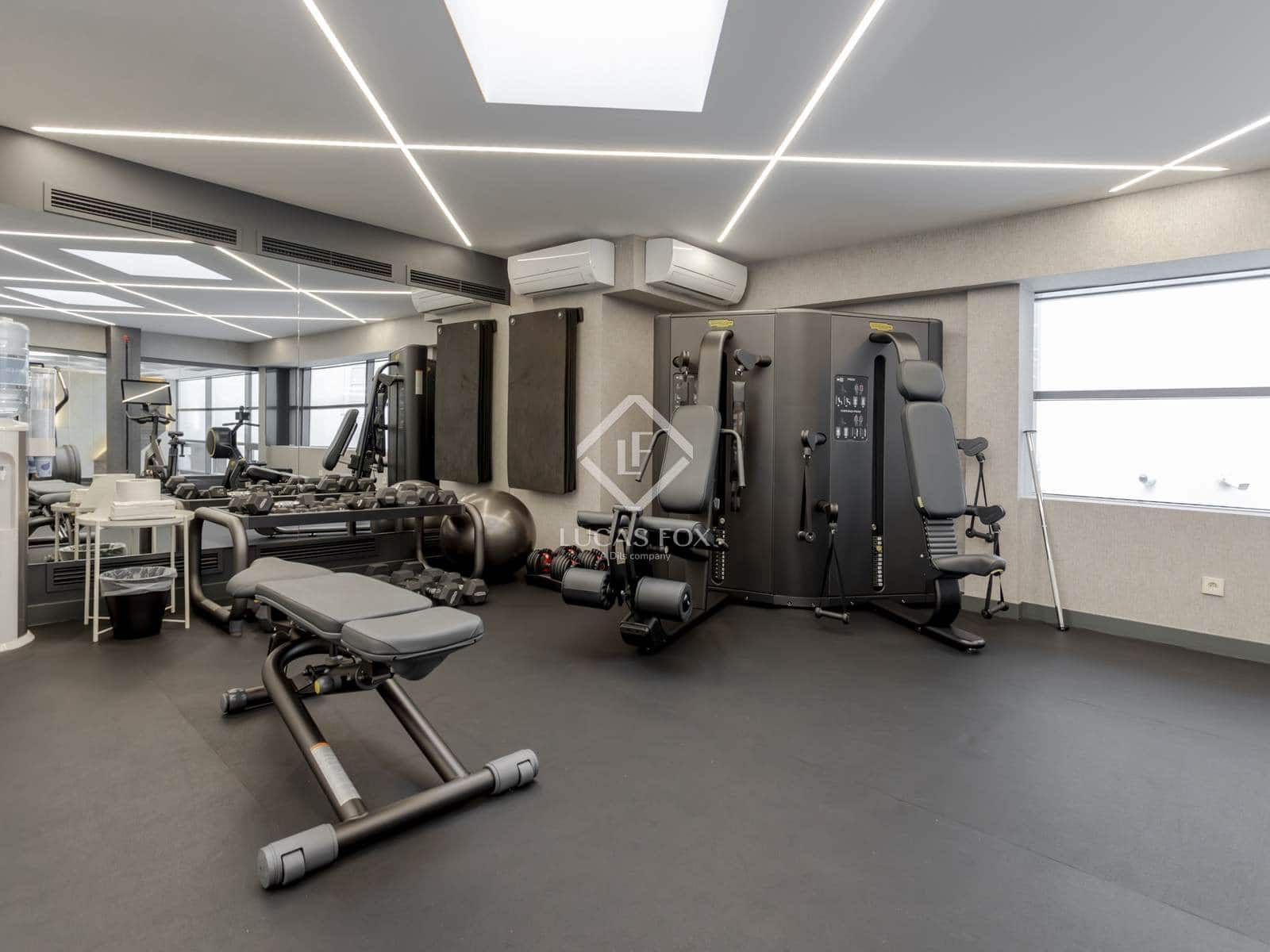 4 bedroom Penthouse for sale in Madrid city with pool garage - € 10,800,000 (Ref: 9295923)