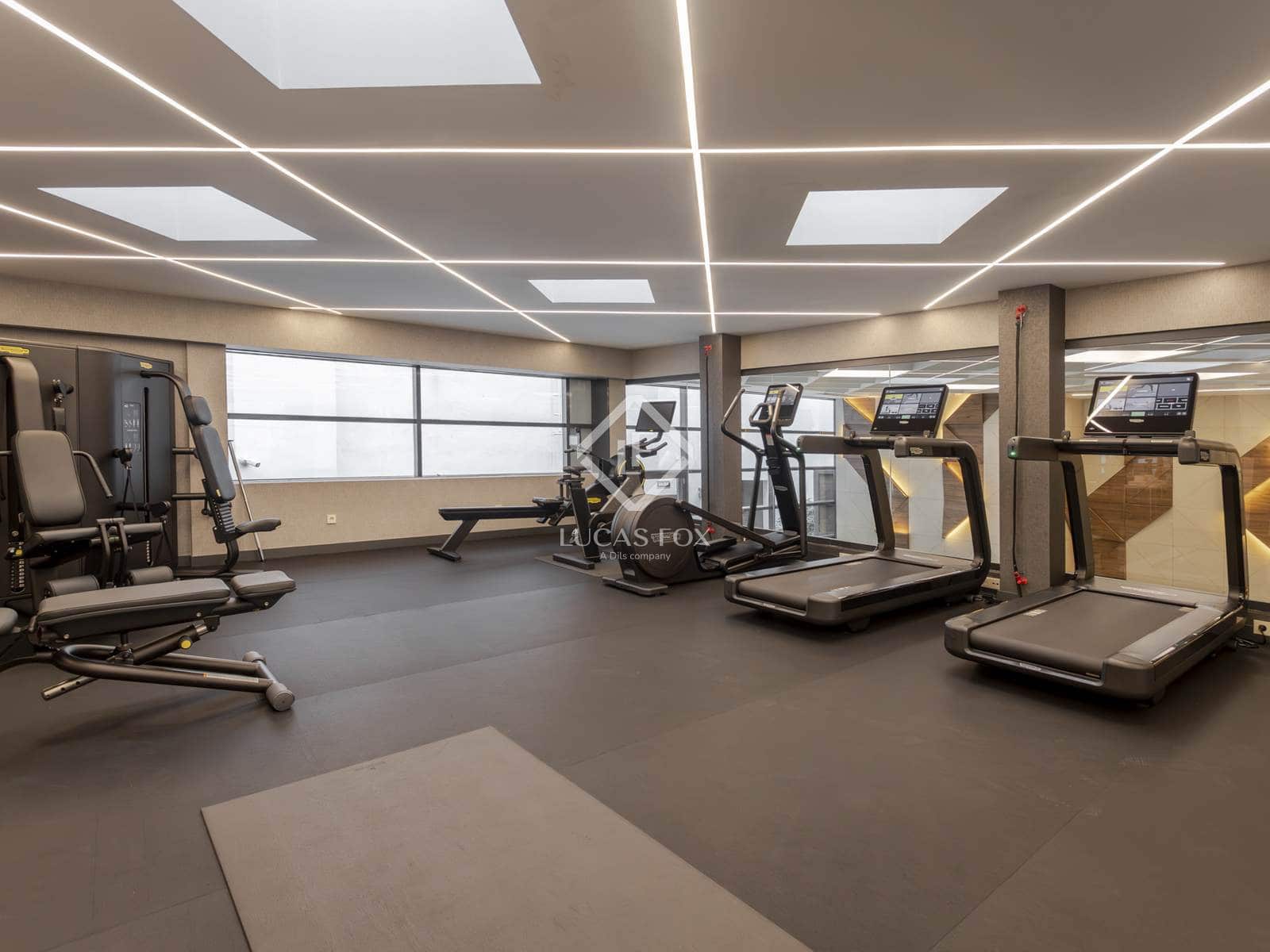 4 bedroom Penthouse for sale in Madrid city with pool garage - € 10,800,000 (Ref: 9295923)