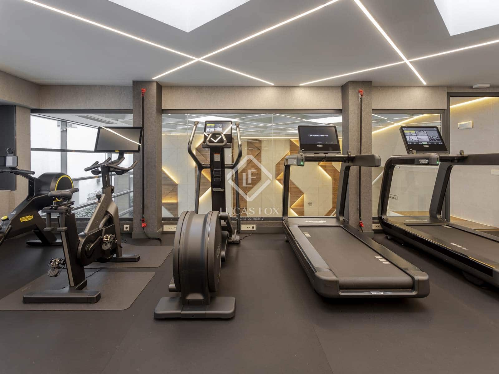 4 bedroom Penthouse for sale in Madrid city with pool garage - € 10,800,000 (Ref: 9295923)