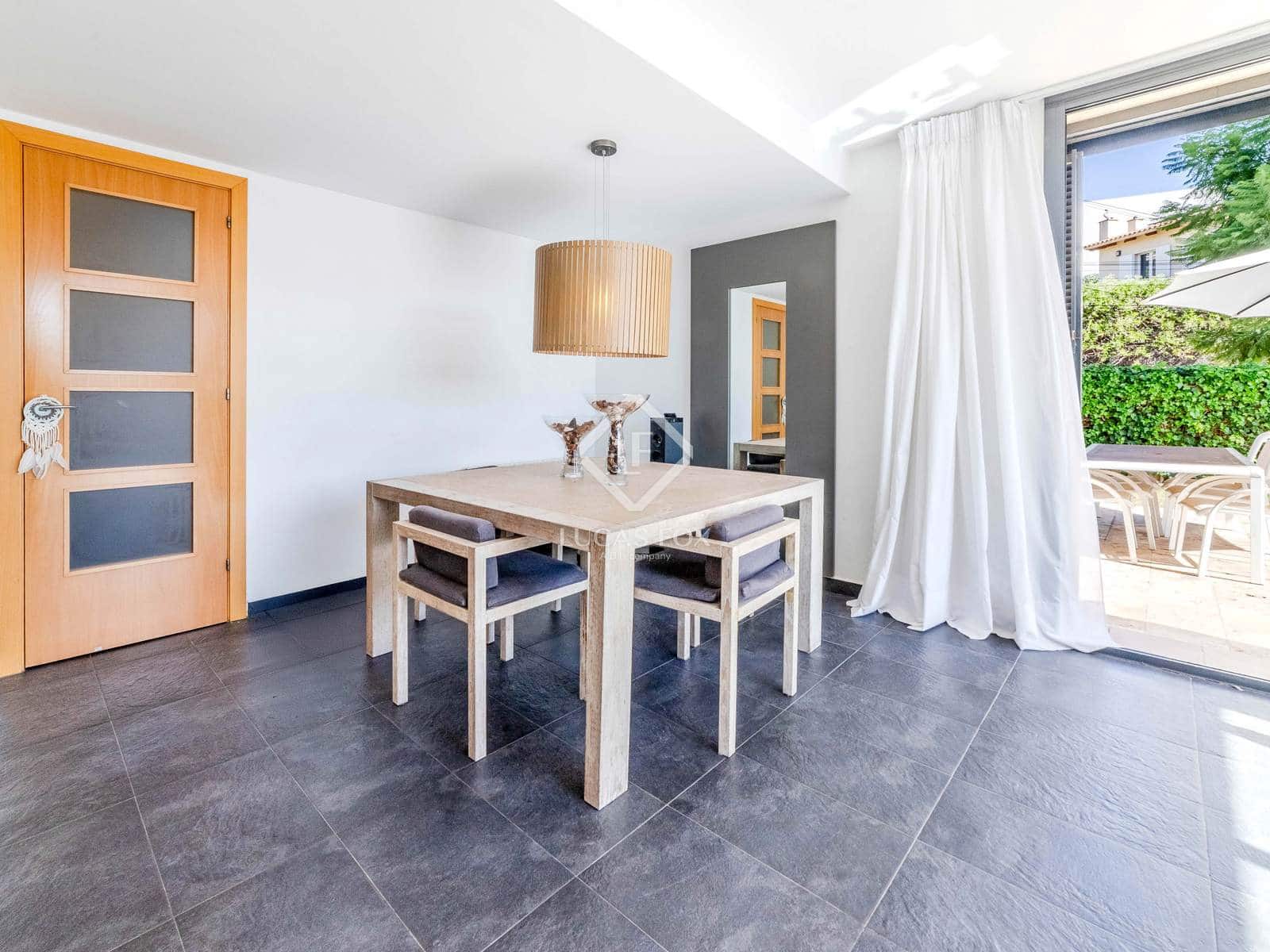 4 soveværelse Villa til salg i Sitges med swimmingpool garage - € 1.150.000 (Ref: 9297748)