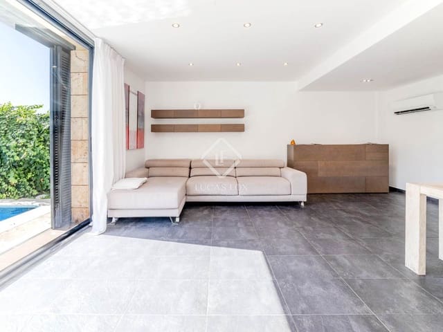 4 bedroom Villa for sale in Sitges with pool garage - € 1,150,000 (Ref: 9297748)