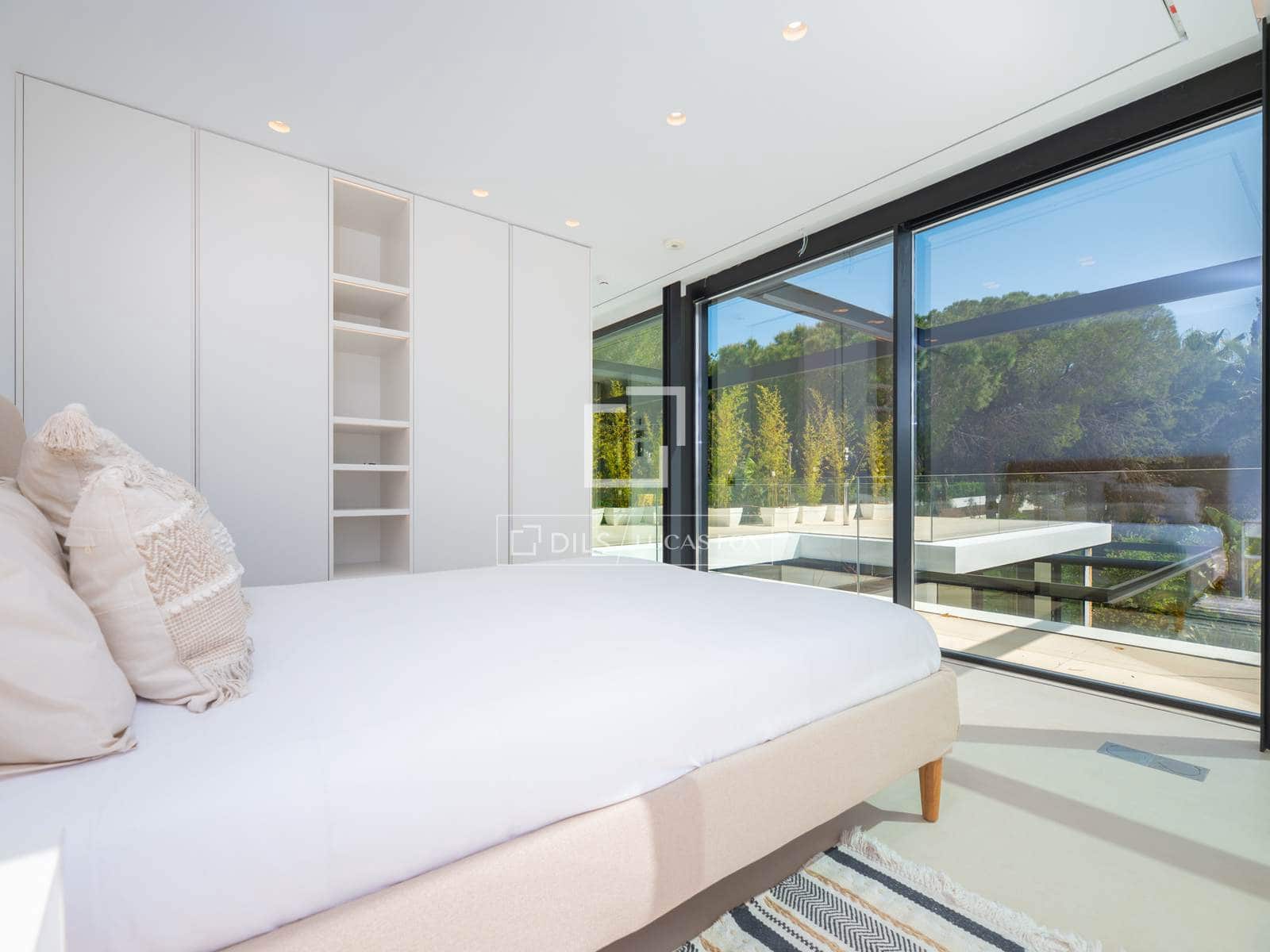 4 bedroom Villa for sale in Ibiza / Eivissa town with pool garage - € 5,600,000 (Ref: 9297855)