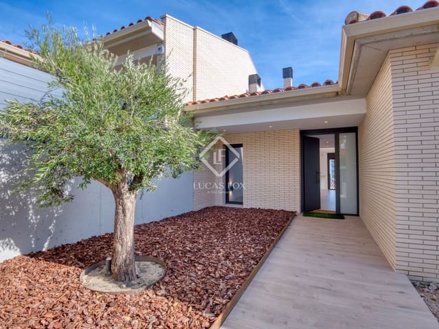 3 sypialnia Willa na sprzedaż w S'Agaro, Castell-Platja d'Aro z basenem garażem - 1 485 000 € (Ref: 9297856)