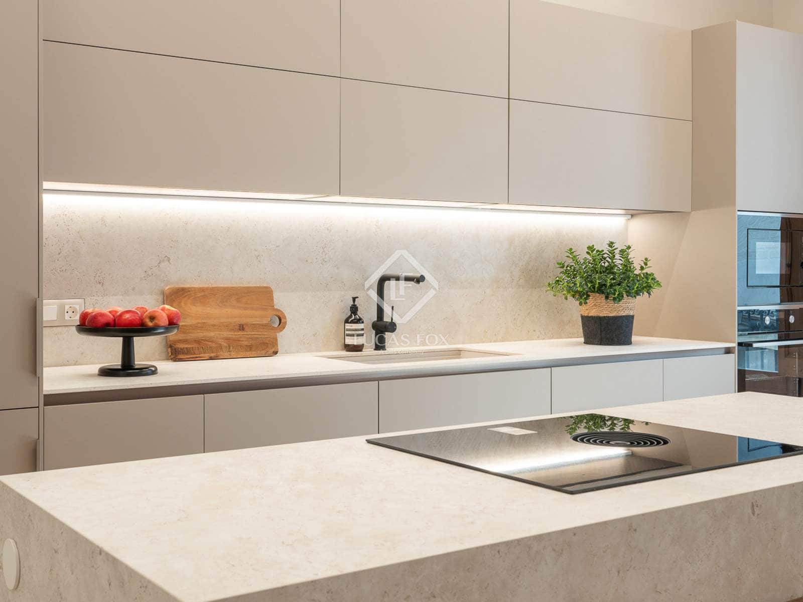 3 soveværelse Lejlighed til leje i Barcelona by - € 5.200 (Ref: 9298969)