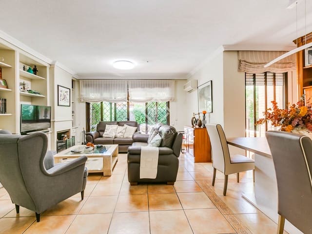 4 bedroom Villa for sale in Madrid city with pool garage - € 1,650,000 (Ref: 9301496)