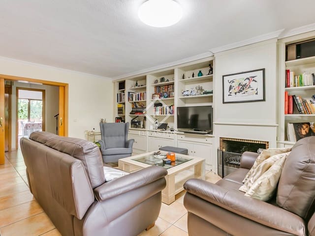 4 bedroom Villa for sale in Madrid city with pool garage - € 1,650,000 (Ref: 9301496)