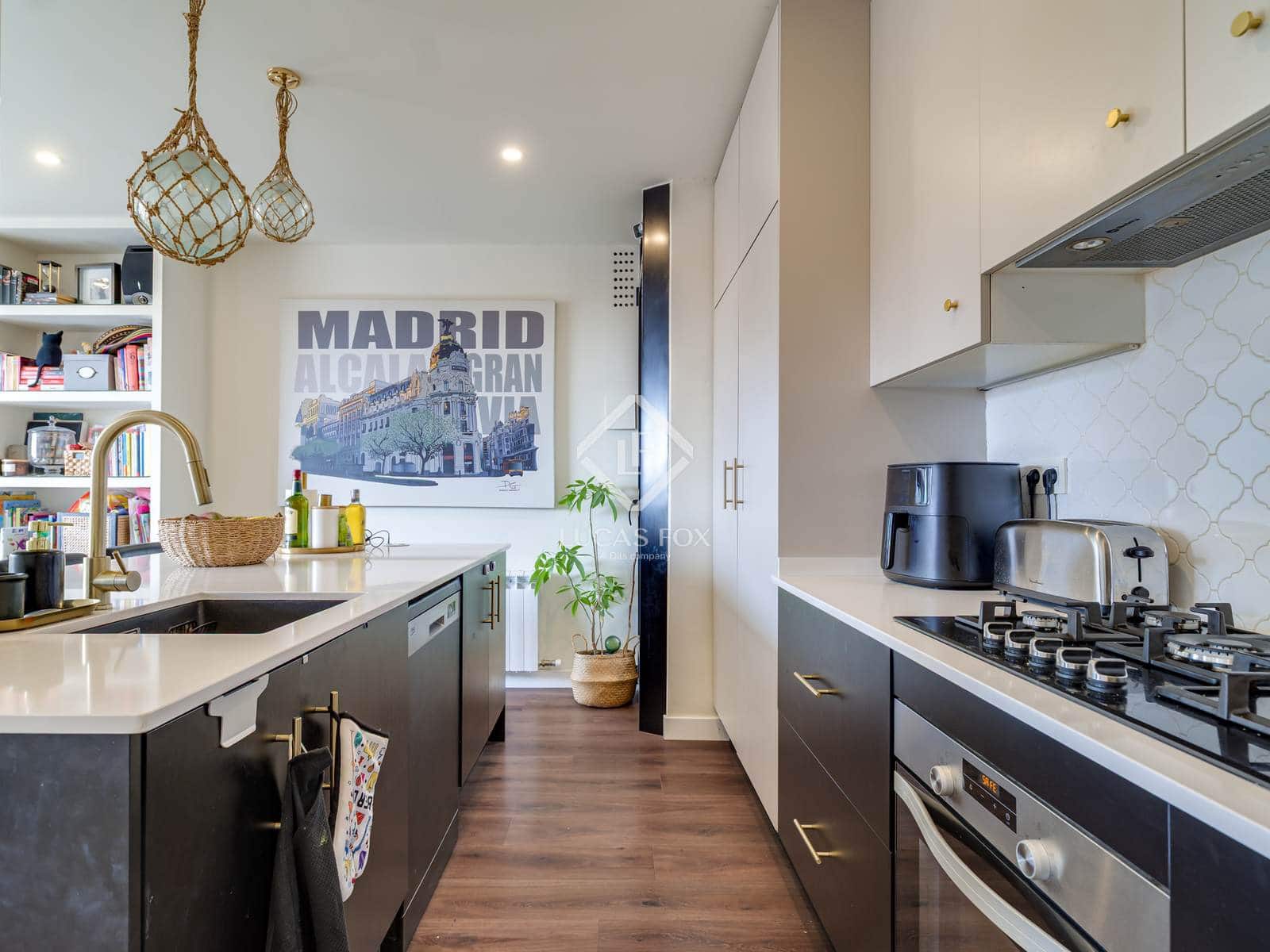 4 soverom Leilighet til leie i Barcelona by - € 4 400 (Ref: 9306756)