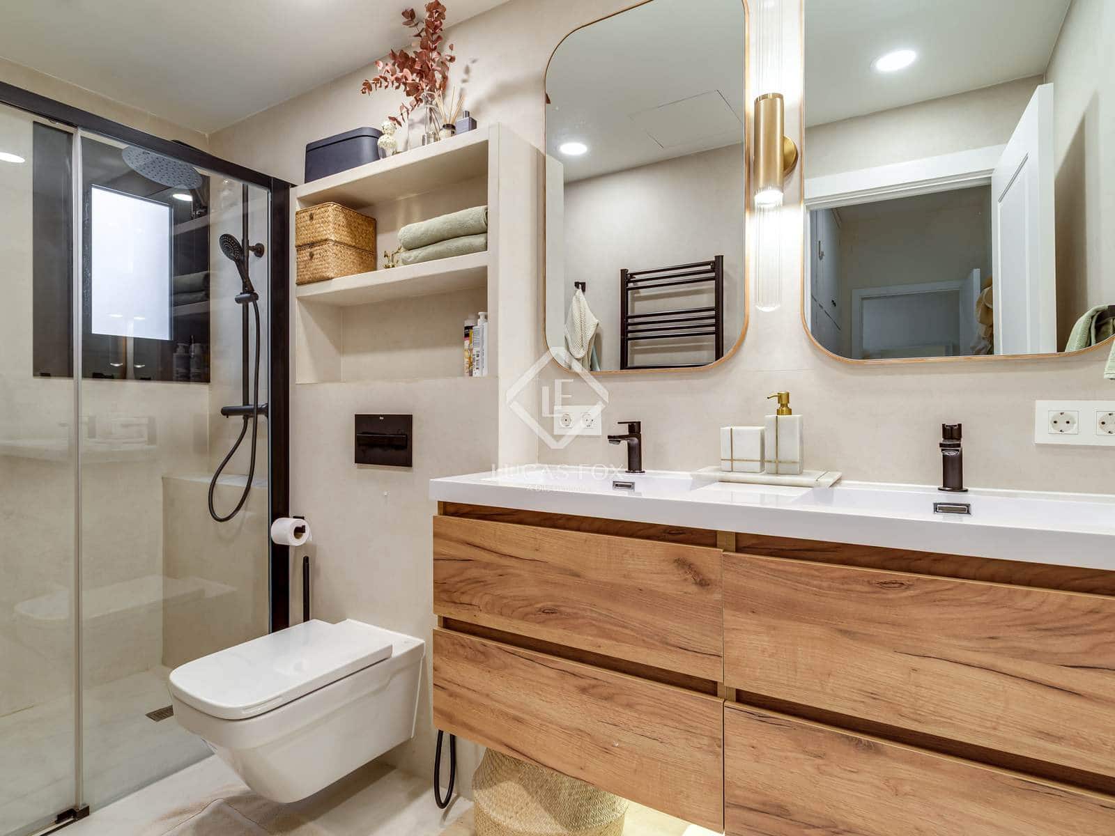 4 soverom Leilighet til leie i Barcelona by - € 4 400 (Ref: 9306756)