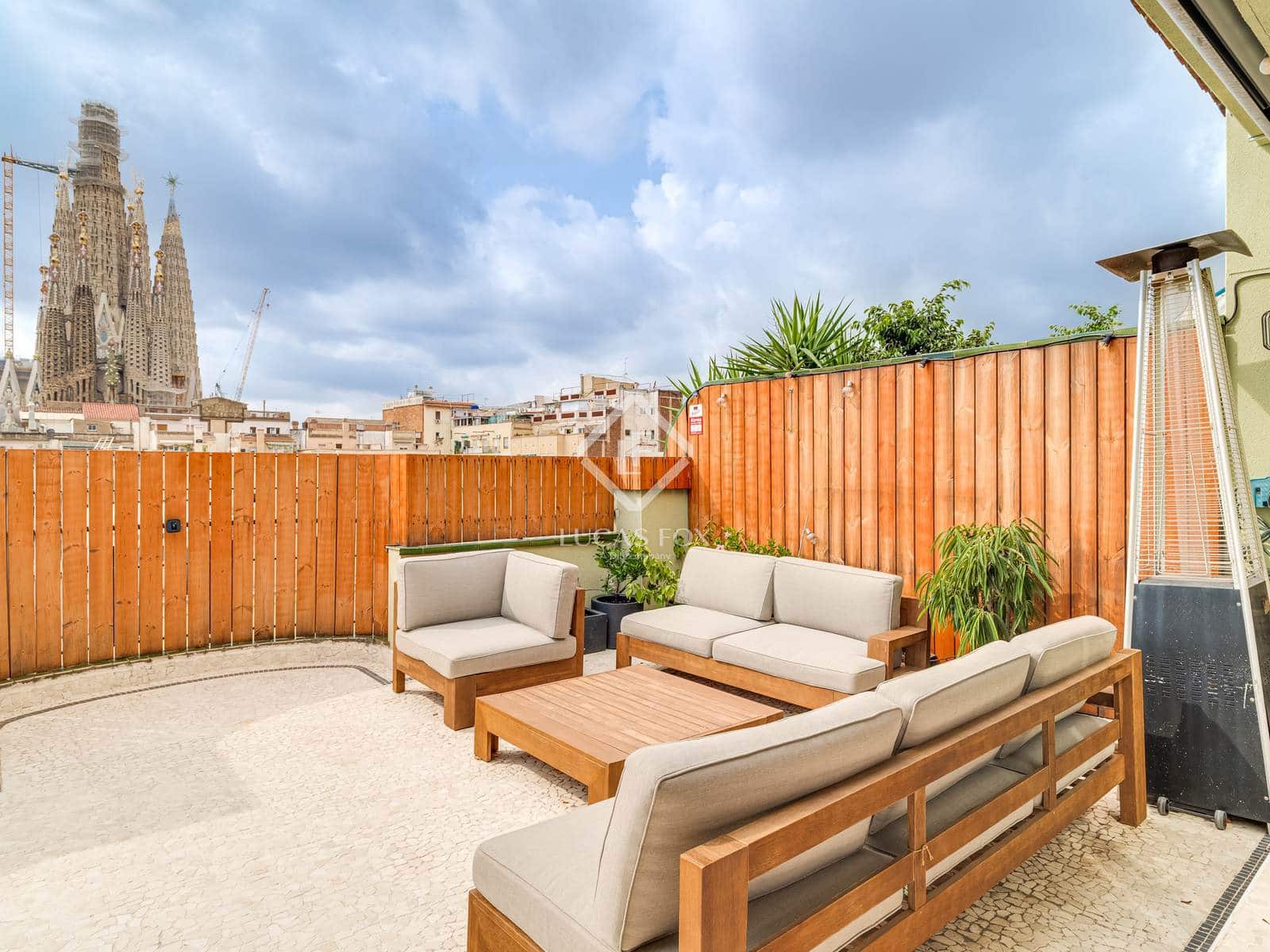 4 soverom Leilighet til leie i Barcelona by - € 4 400 (Ref: 9306756)