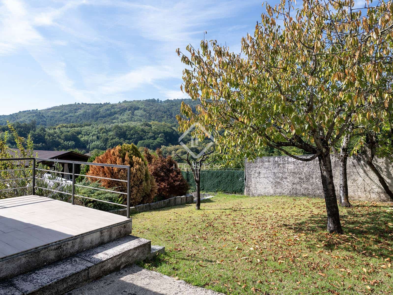 3 sypialnia Willa na sprzedaż w Leiro z basenem garażem - 285 000 € (Ref: 9306757)