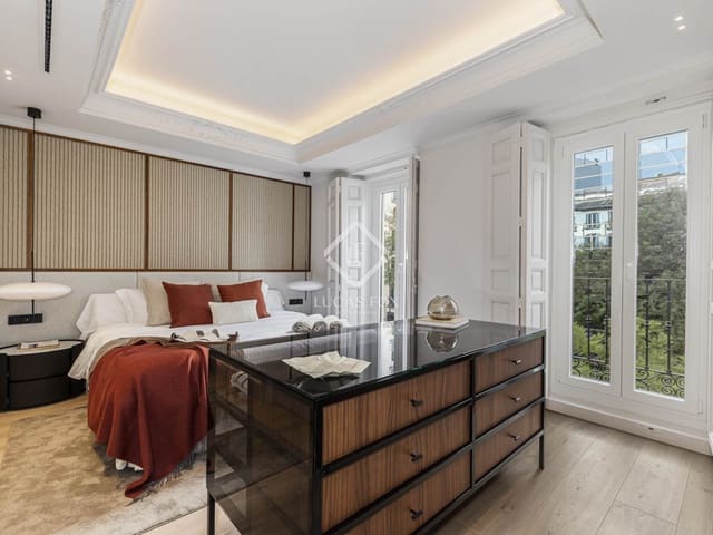 3 slaapkamer Appartement te koop in Almagro, Madrid stad - € 1.650.000 (Ref: 9309021)