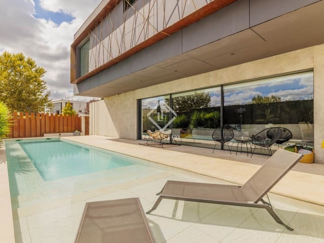 6 bedroom Villa for sale in Boadilla del Monte with pool garage - € 2,395,000 (Ref: 9311920)