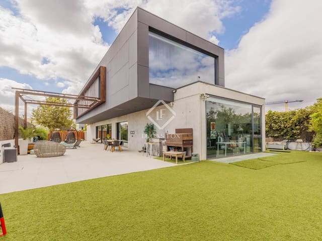 6 bedroom Villa for sale in Boadilla del Monte with pool garage - € 2,395,000 (Ref: 9311920)