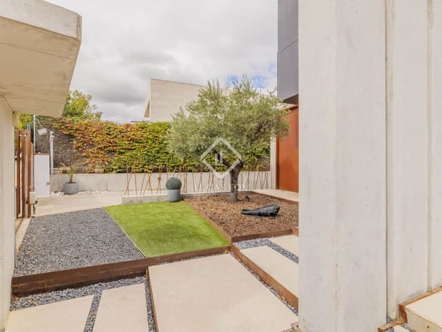 6 bedroom Villa for sale in Boadilla del Monte with pool garage - € 2,395,000 (Ref: 9311920)