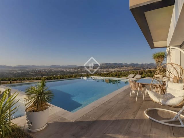 1 soverom Villa til salgs i La Zubia med svømmebasseng garasje - € 595 000 (Ref: 9313877)