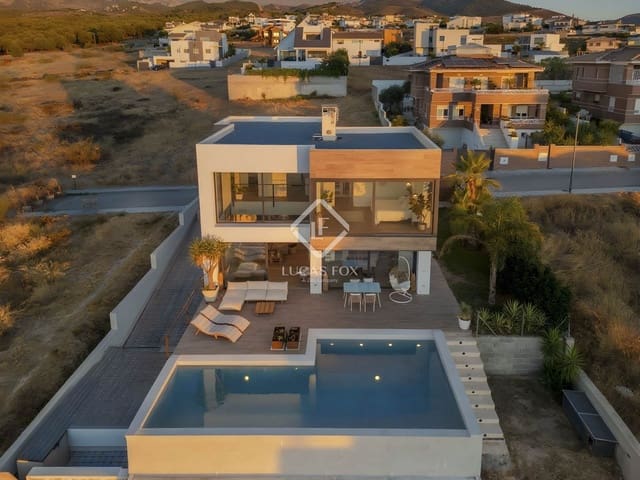 1 soverom Villa til salgs i La Zubia med svømmebasseng garasje - € 595 000 (Ref: 9313877)