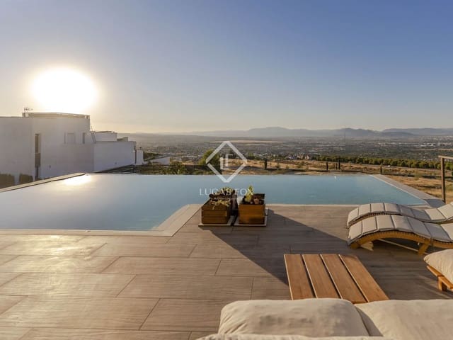 1 soverom Villa til salgs i La Zubia med svømmebasseng garasje - € 595 000 (Ref: 9313877)