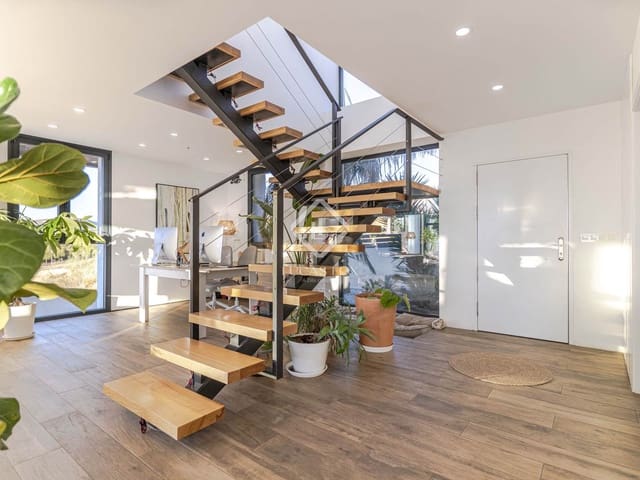 1 soverom Villa til salgs i La Zubia med svømmebasseng garasje - € 595 000 (Ref: 9313877)