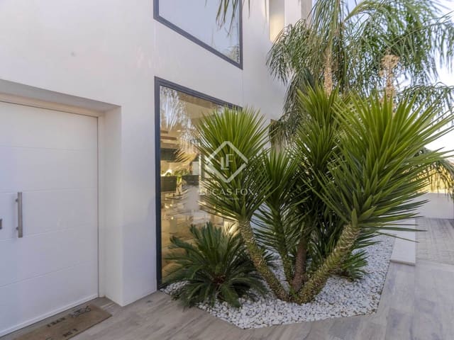 1 soverom Villa til salgs i La Zubia med svømmebasseng garasje - € 595 000 (Ref: 9313877)