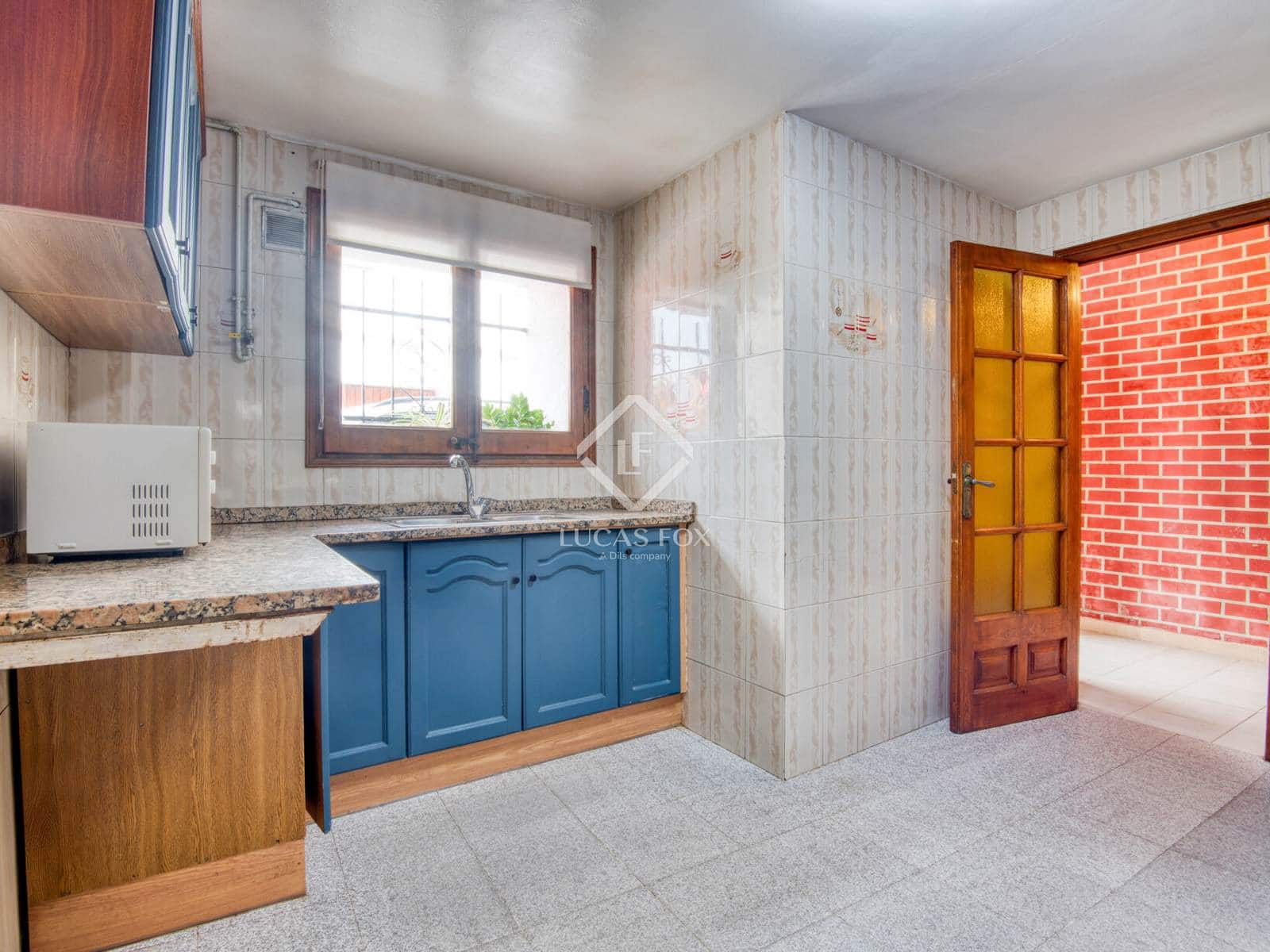 3 makuuhuone Huvila myytävänä paikassa Calonge i Sant Antoni mukana 
autotalli - 372 000 € (Ref: 9315222)