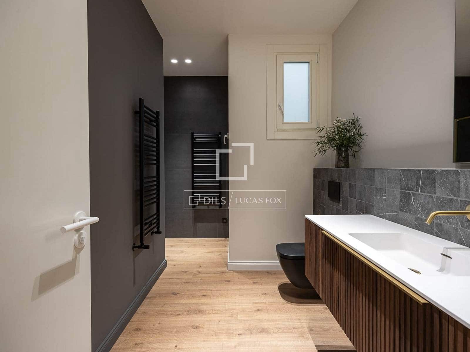 4 soveværelse Lejlighed til salg i Barcelona by - € 1.985.000 (Ref: 9318097)