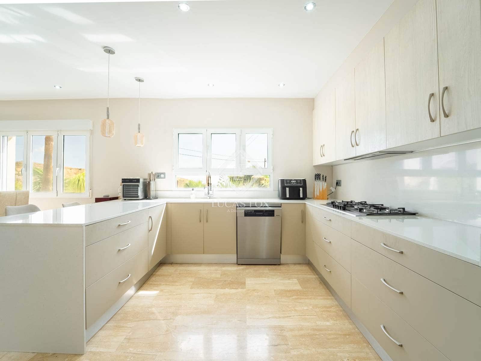 4 chambre Villa/Maison à vendre à San Vicente / Sant Vicent del Raspeig avec garage - 750 000 € (Ref: 9318098)