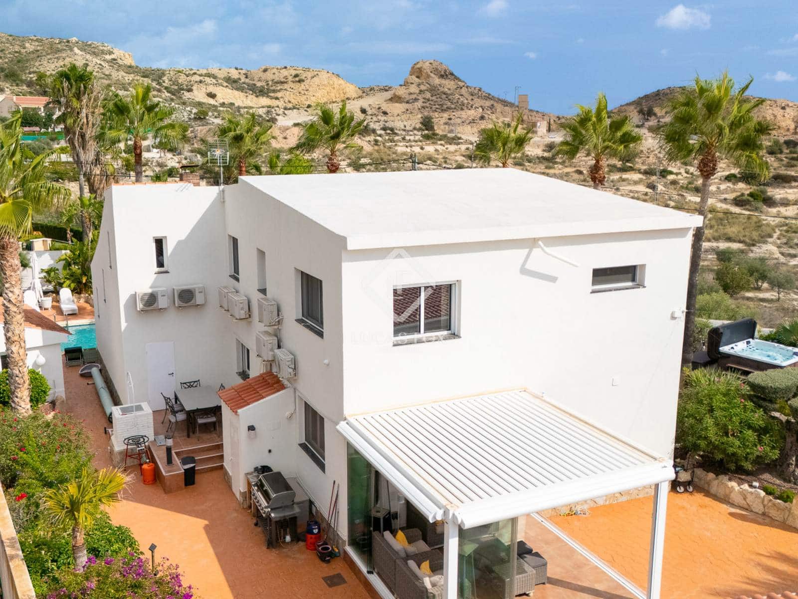 4 chambre Villa/Maison à vendre à San Vicente / Sant Vicent del Raspeig avec garage - 750 000 € (Ref: 9318098)